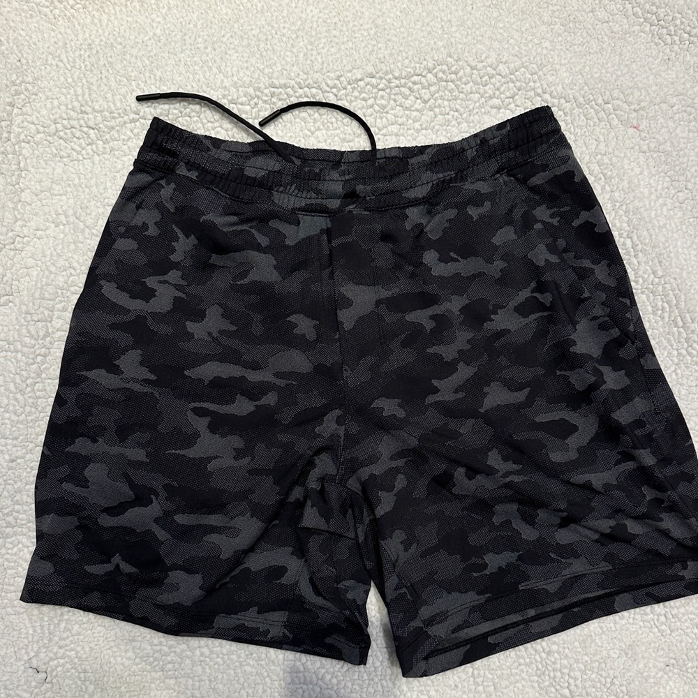 Men’s Lululemon Pace Breaker shorts